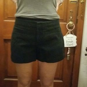 Super cute and trendy Gap size 2 black shorts